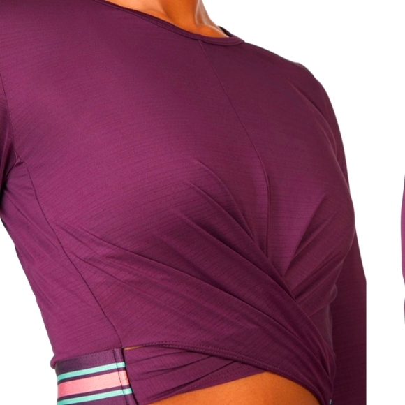 Fabletics Eco-Conscious Front Twist Long-sleeve with Thumb holes - Picture 2 of 8